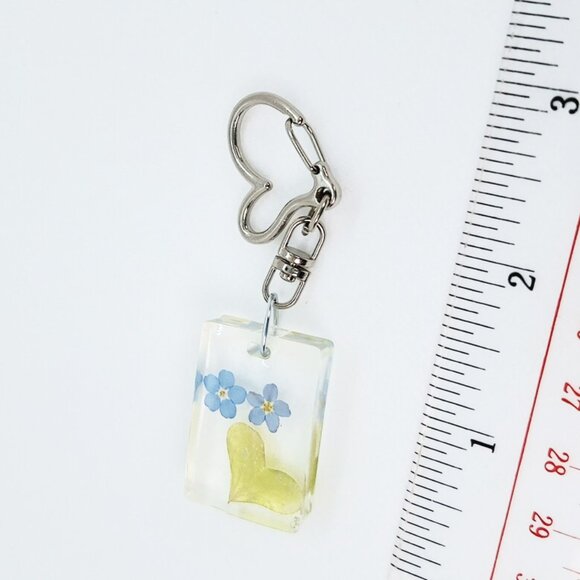 Handmade  Real Forget-Me-Not Keychain /Forget-me-not and heart leaf keychain - Picture 2 of 3